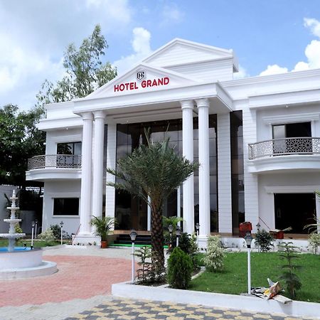 Hotel Grand Khuldabad Buitenkant foto