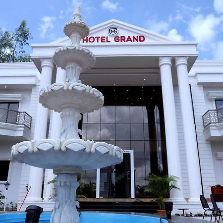 Hotel Grand Khuldabad Buitenkant foto