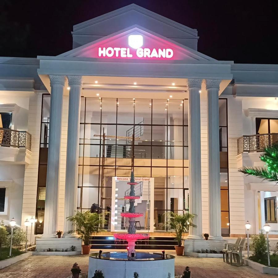 Hotel Grand Khuldabad Buitenkant foto