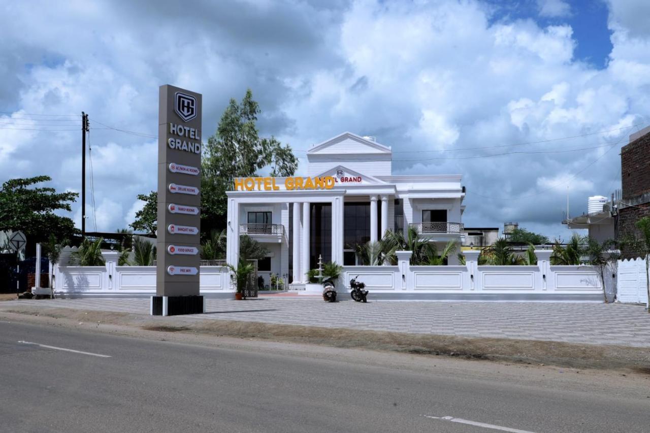 Hotel Grand Khuldabad Buitenkant foto