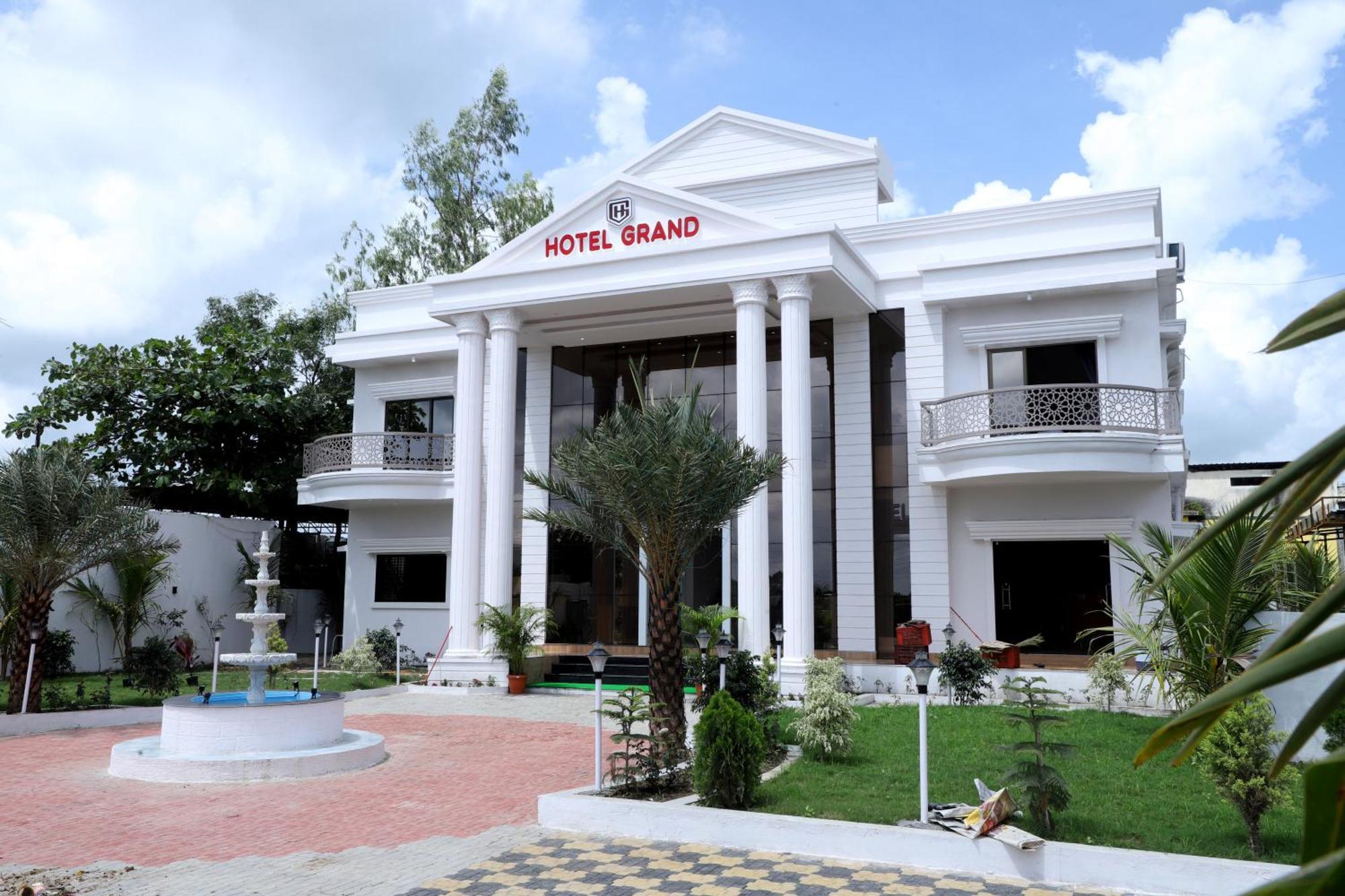 Hotel Grand Khuldabad Buitenkant foto