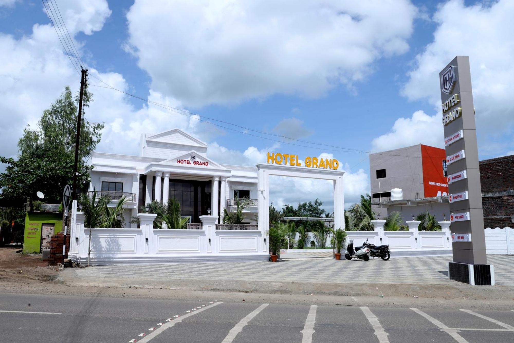 Hotel Grand Khuldabad Buitenkant foto