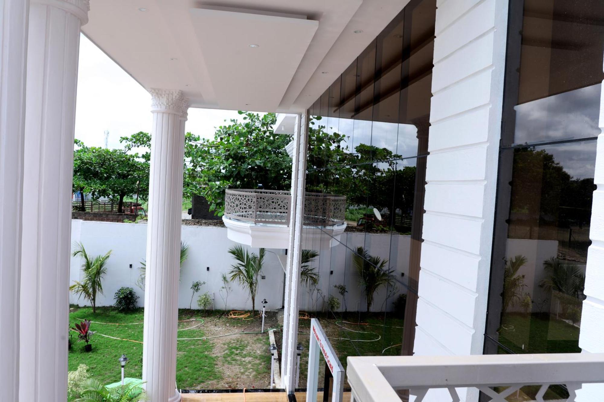 Hotel Grand Khuldabad Buitenkant foto