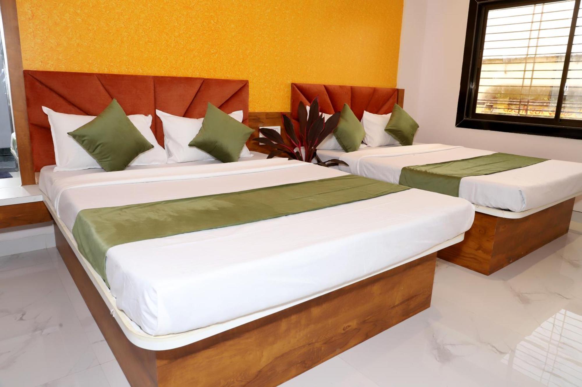 Hotel Grand Khuldabad Buitenkant foto