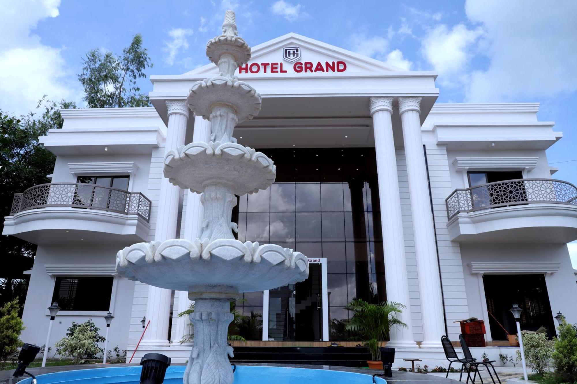 Hotel Grand Khuldabad Buitenkant foto